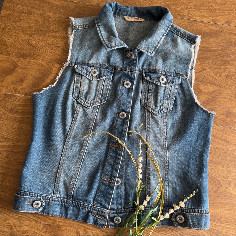 Highway Denim Junior Button Front closure Cotton Blend denim Jean Vest size L